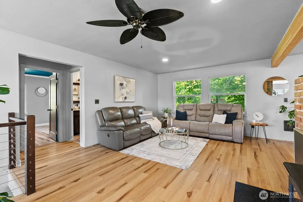 307 4th Street Steilacoom WA 98388