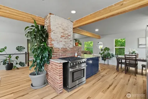 307 4th Street Steilacoom WA 98388