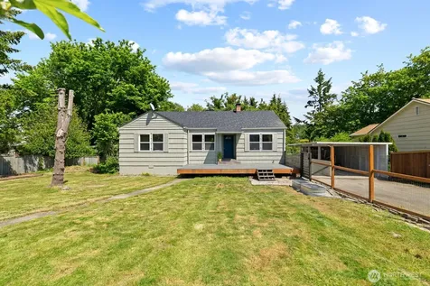 307 4th Street Steilacoom WA 98388