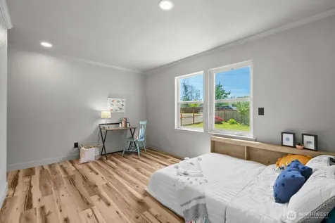 307 4th Street Steilacoom WA 98388
