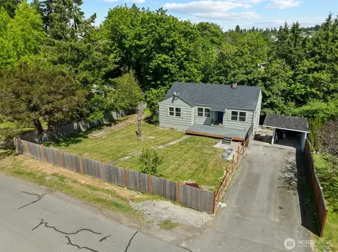 307 4th Street Steilacoom WA 98388