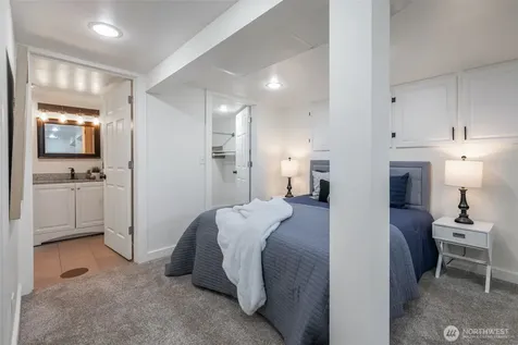 10617 39th Avenue SW Seattle WA 98146