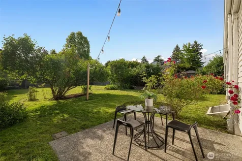 10617 39th Avenue SW Seattle WA 98146