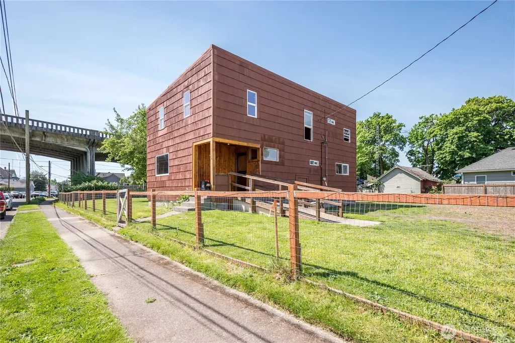 309 NW 2nd Avenue Kelso WA 98626
