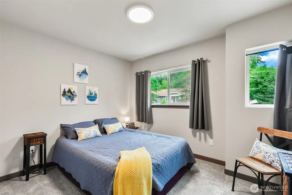 14906 Manor Way Lynnwood WA 98087