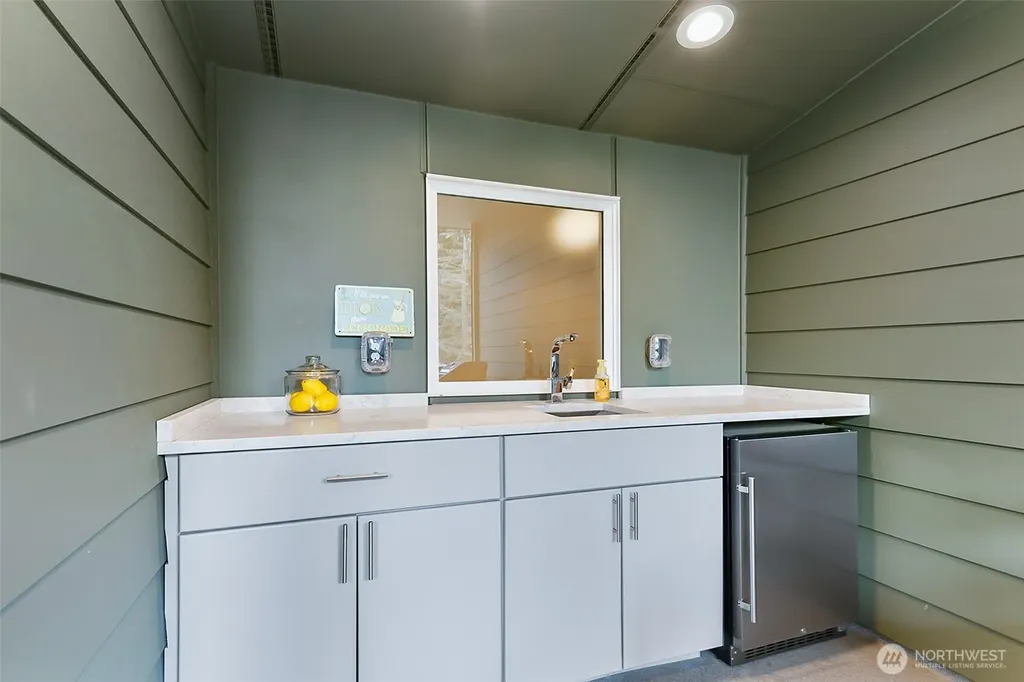 14906 Manor Way Lynnwood WA 98087