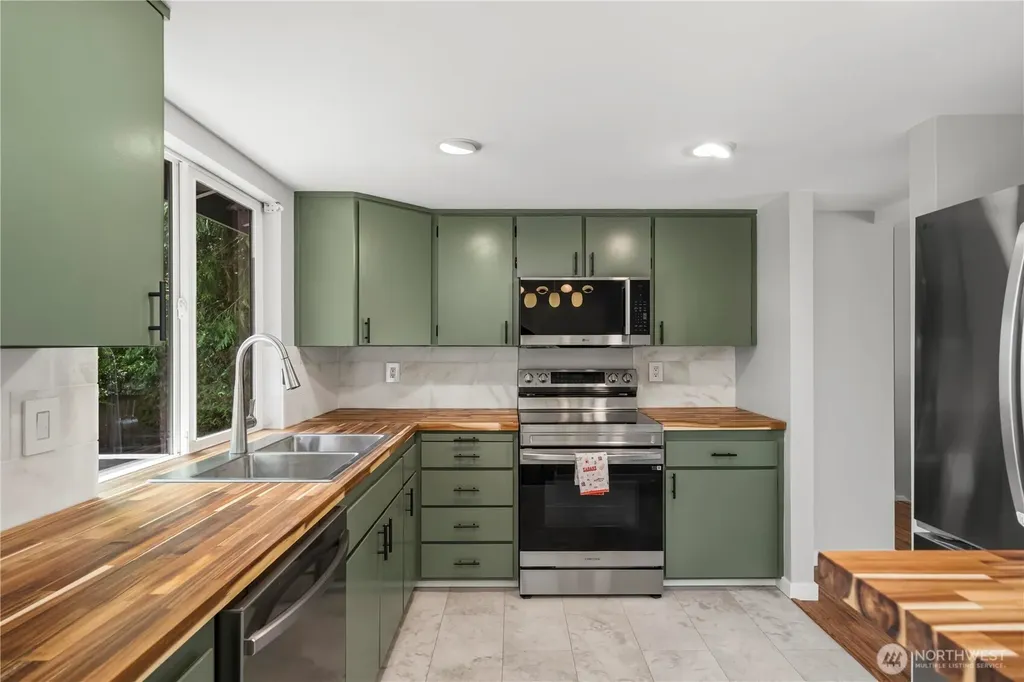 9437 NE 126th Place Kirkland WA 98034