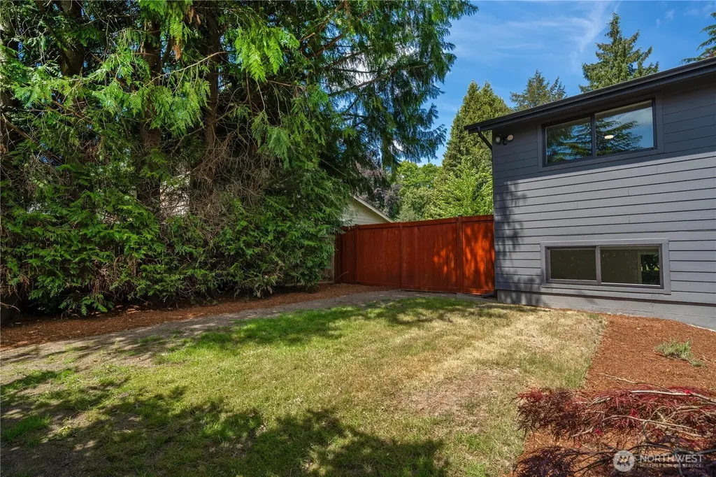 9437 NE 126th Place Kirkland WA 98034