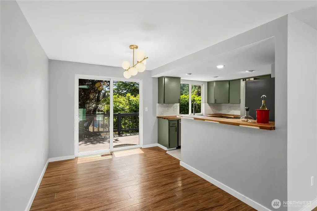 9437 NE 126th Place Kirkland WA 98034