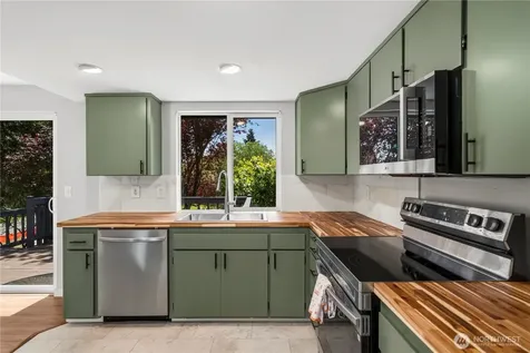9437 NE 126th Place Kirkland WA 98034