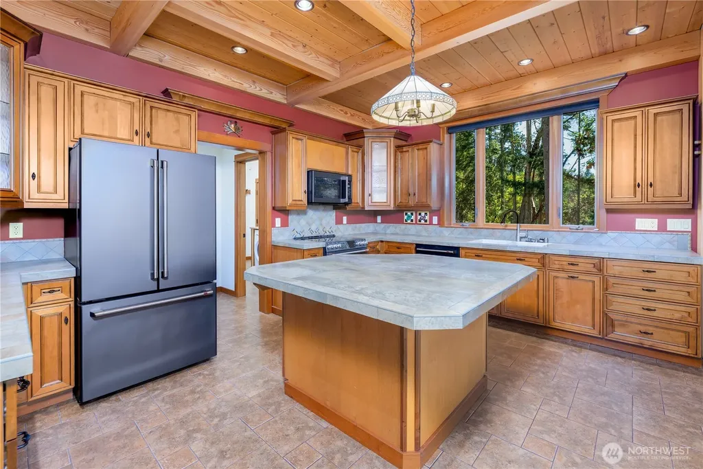 2463 E Sequim Bay Road Sequim WA 98382