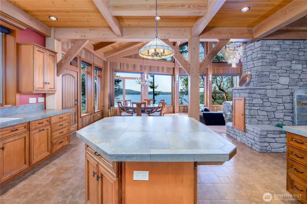 2463 E Sequim Bay Road Sequim WA 98382