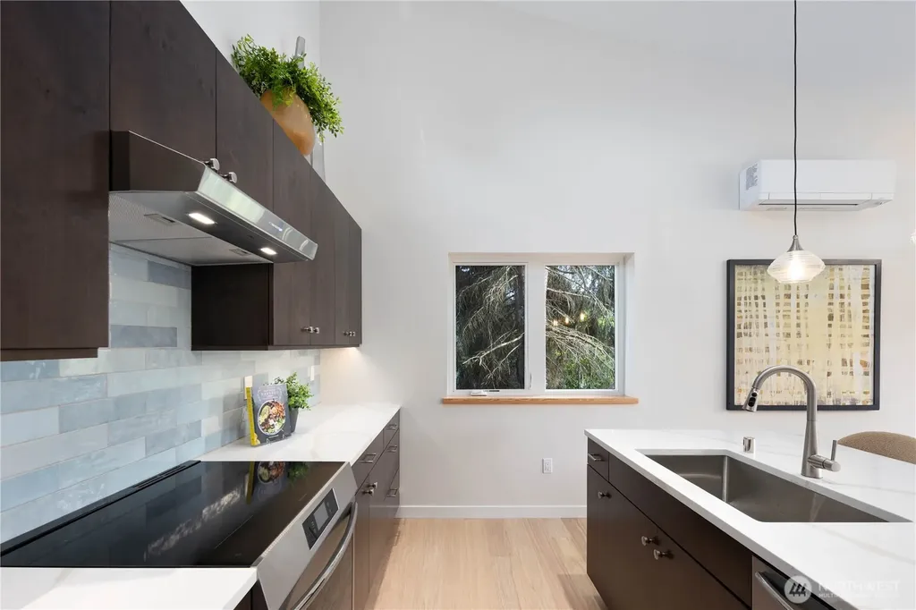 8625 30th Avenue SW Seattle WA 98126