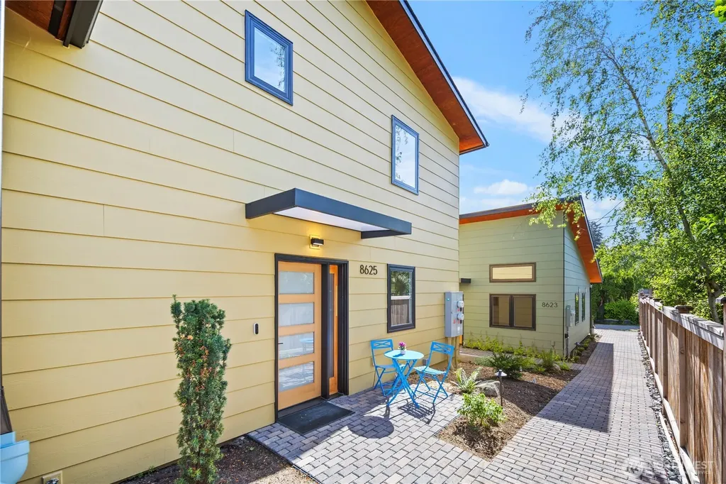8625 30th Avenue SW Seattle WA 98126