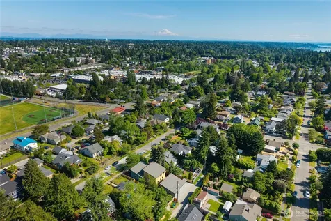 8625 30th Avenue SW Seattle WA 98126