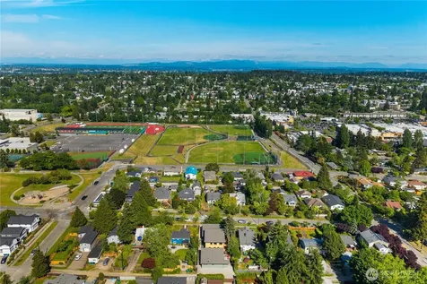 8625 30th Avenue SW Seattle WA 98126