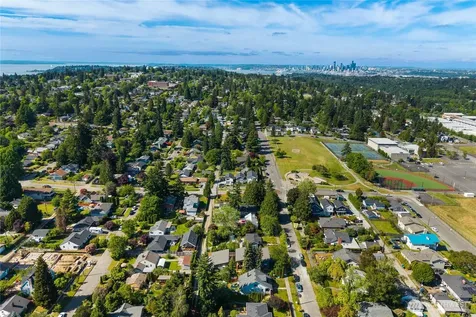 8625 30th Avenue SW Seattle WA 98126