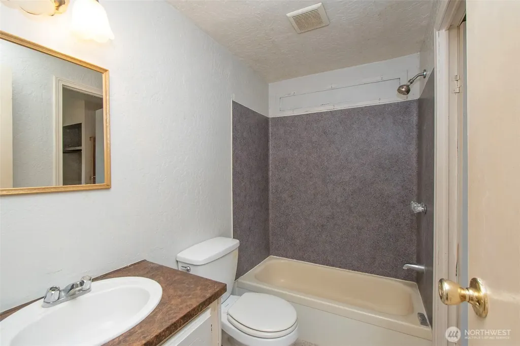 90 Baywood Village Sequim WA 98382