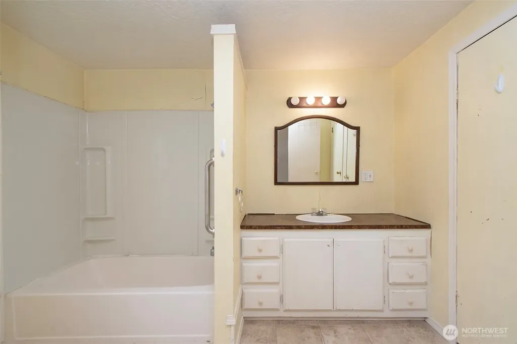 90 Baywood Village Sequim WA 98382