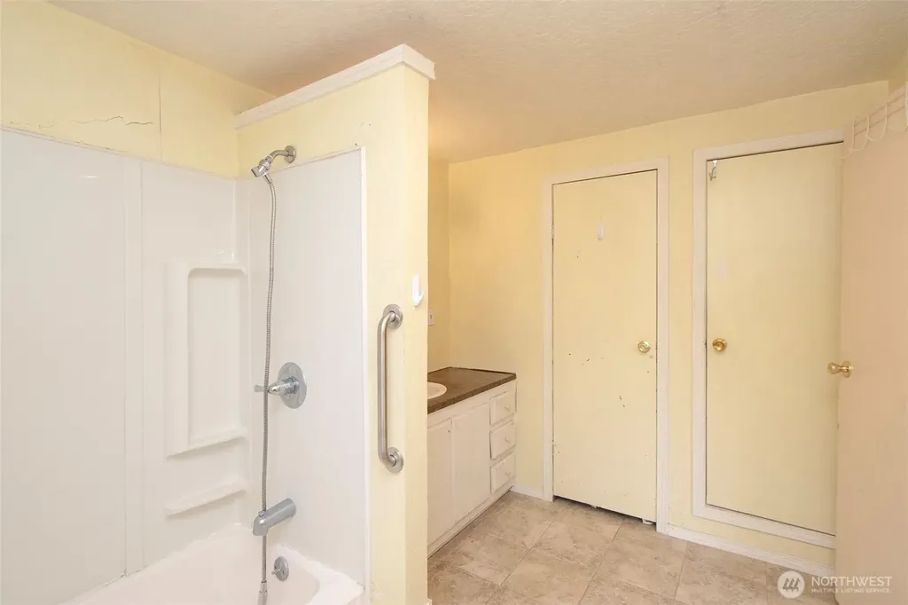 90 Baywood Village Sequim WA 98382