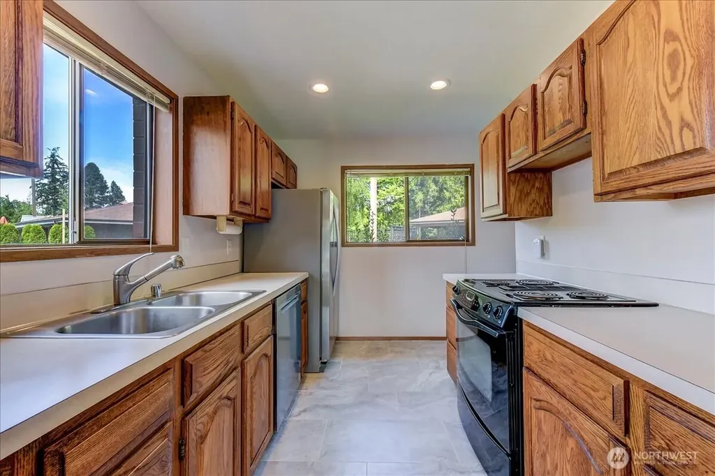 8106 53rd Avenue W Mukilteo WA 98275