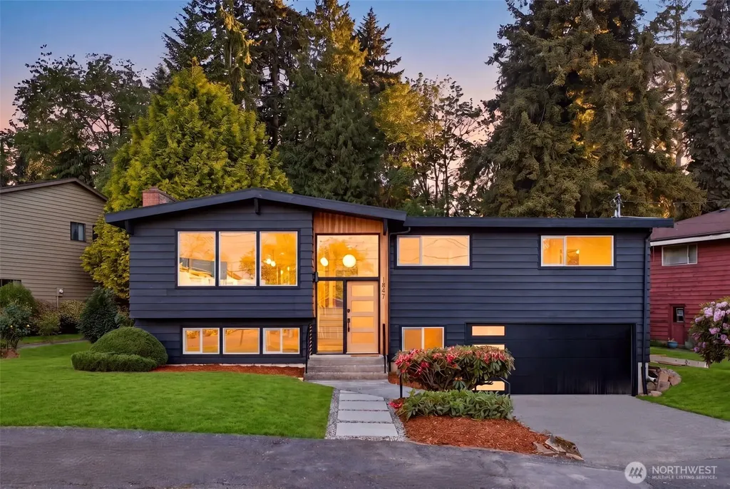 1547 NE Brockman Place Seattle WA 98125