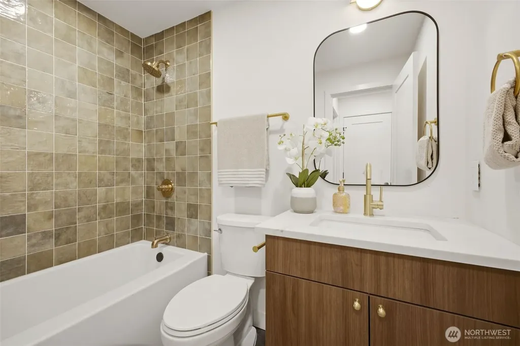 1547 NE Brockman Place Seattle WA 98125