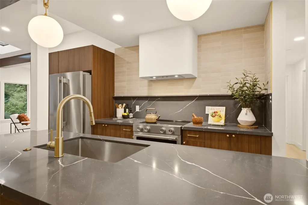1547 NE Brockman Place Seattle WA 98125