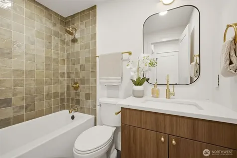1547 NE Brockman Place Seattle WA 98125