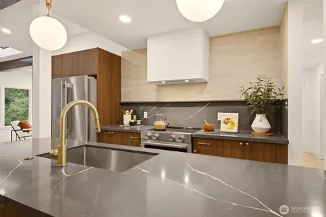 1547 NE Brockman Place Seattle WA 98125