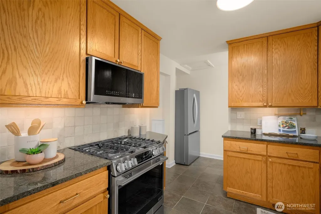 2456 3rd Avenue W Seattle WA 98119