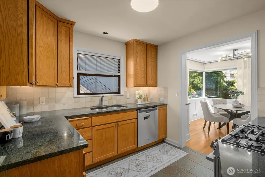 2456 3rd Avenue W Seattle WA 98119