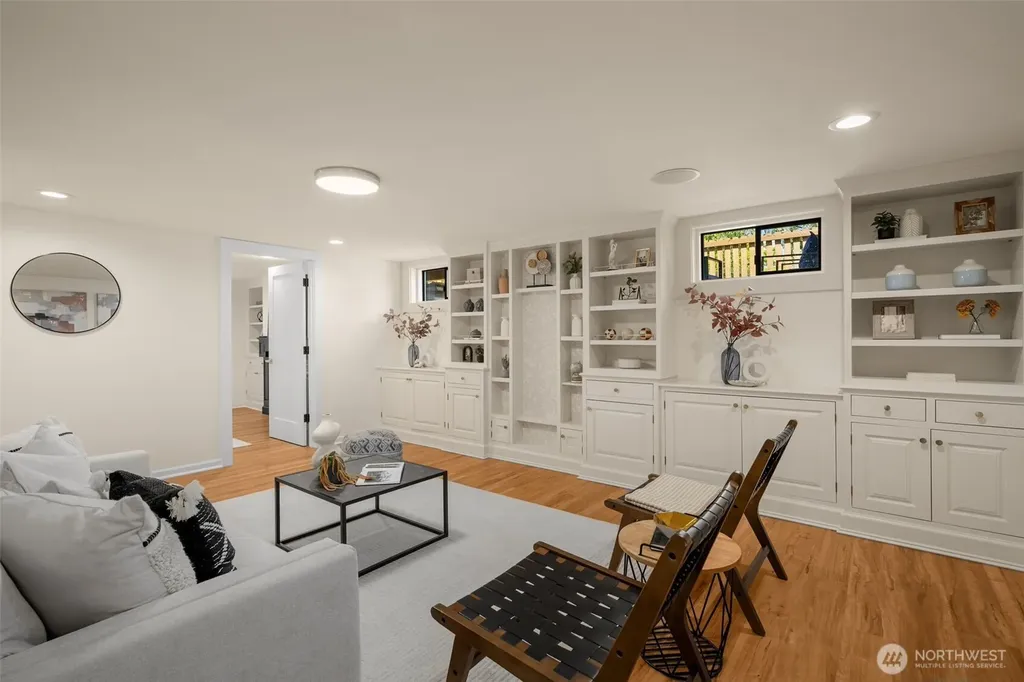 2456 3rd Avenue W Seattle WA 98119