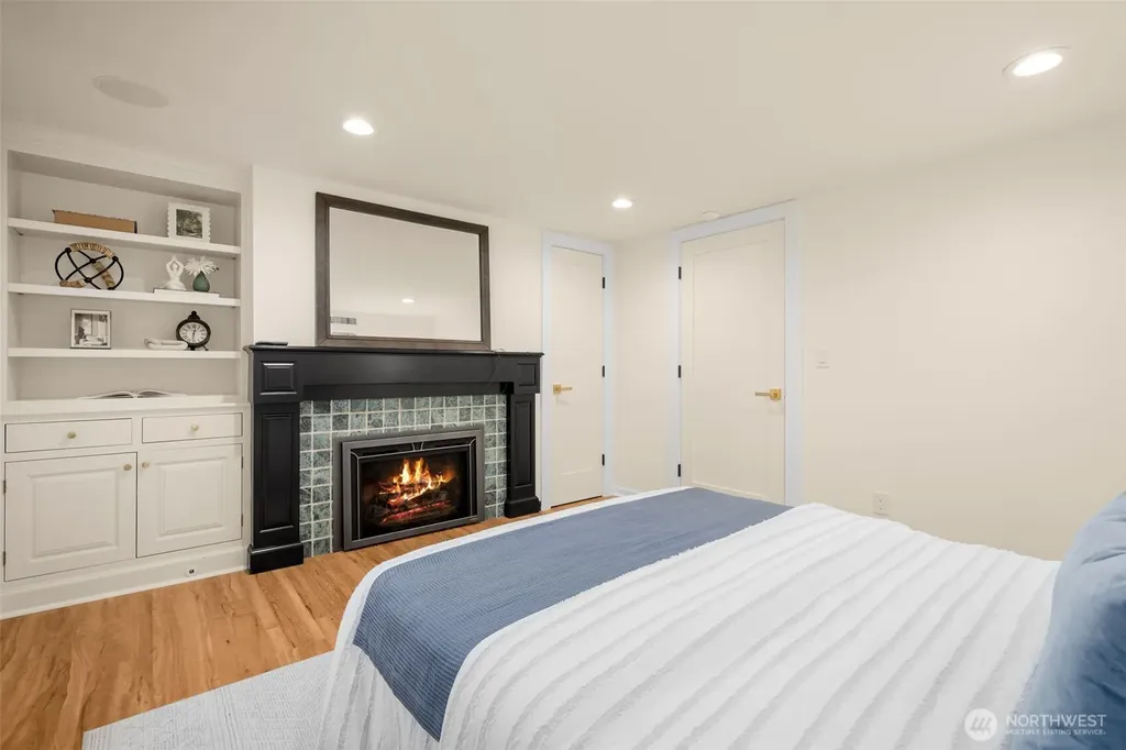 2456 3rd Avenue W Seattle WA 98119