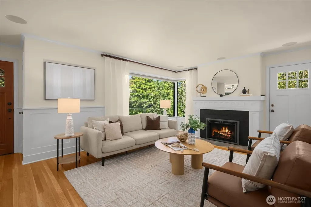 2456 3rd Avenue W Seattle WA 98119
