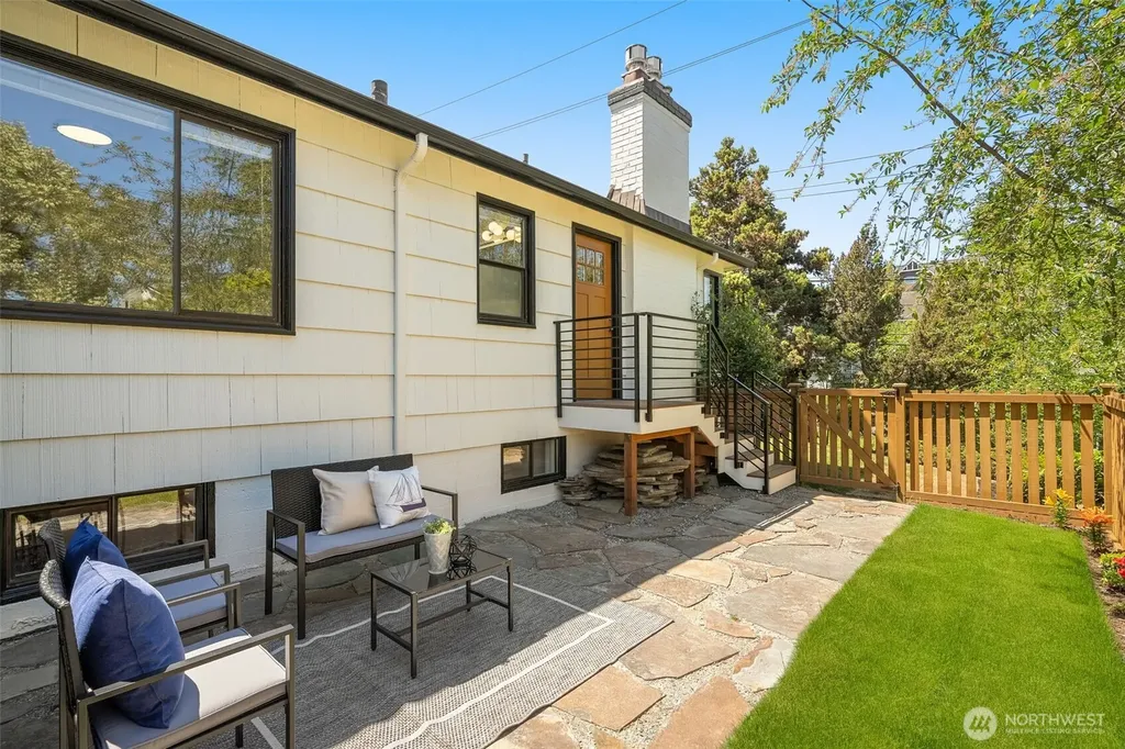 2456 3rd Avenue W Seattle WA 98119