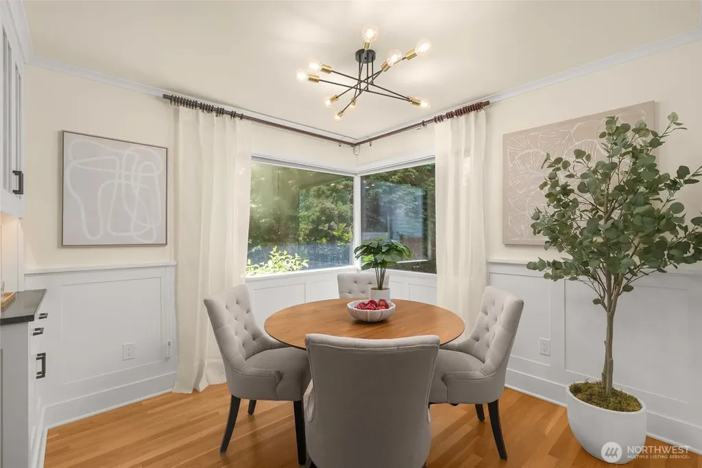 2456 3rd Avenue W Seattle WA 98119