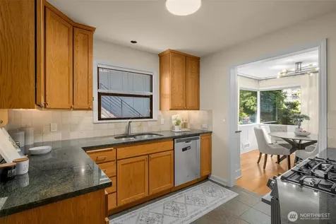 2456 3rd Avenue W Seattle WA 98119
