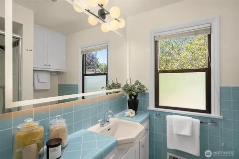 2456 3rd Avenue W Seattle WA 98119