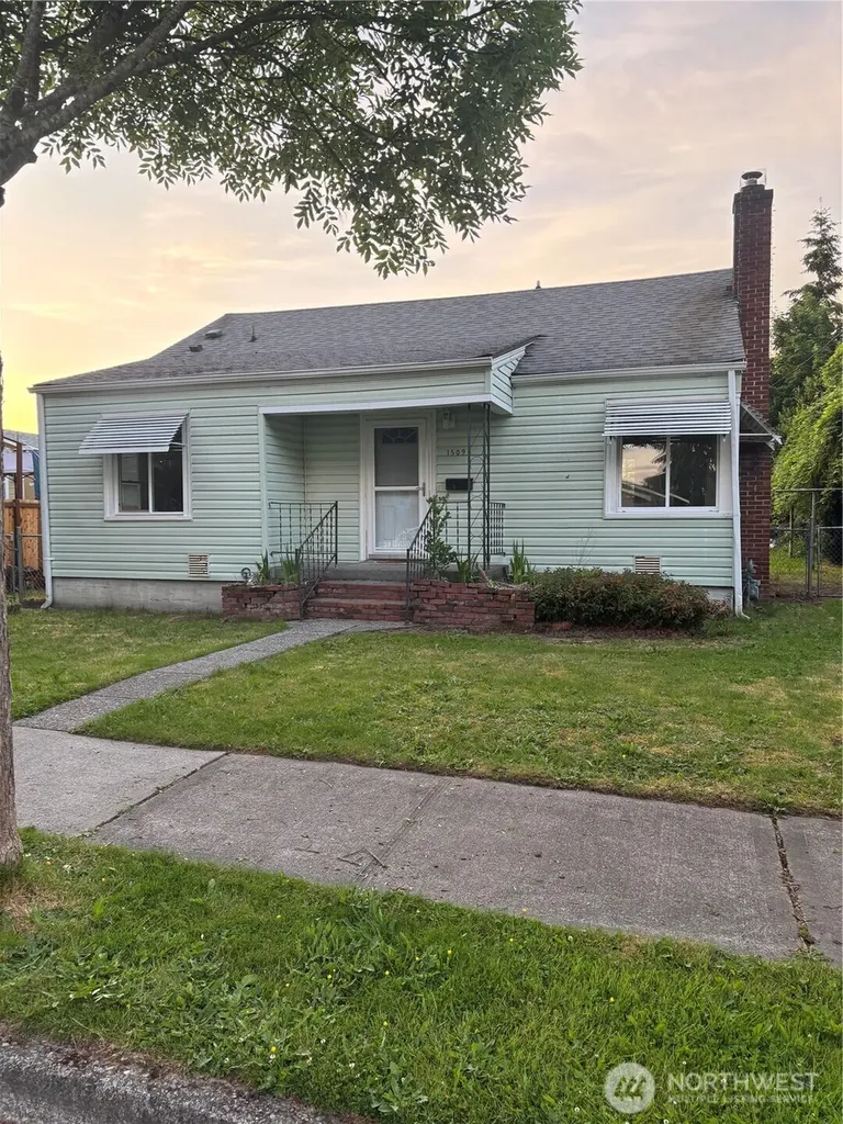 1509 Everett Street Sumner WA 98390