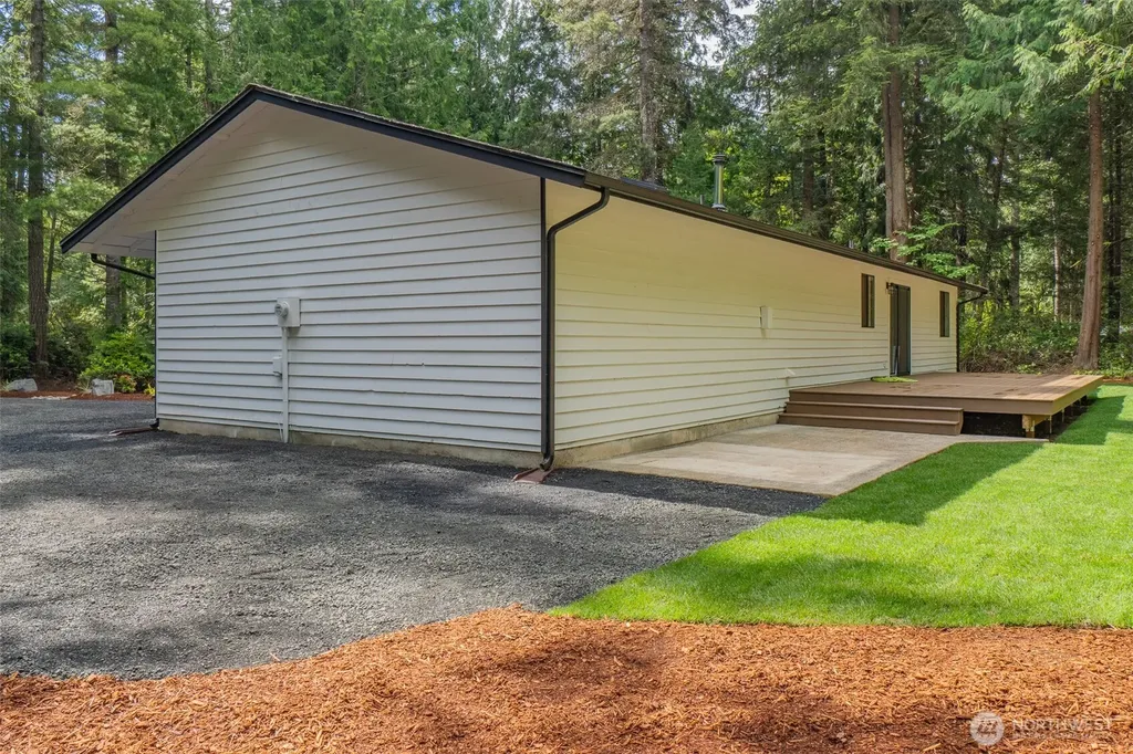 8726 NW Freddies Lane Bremerton WA 98312