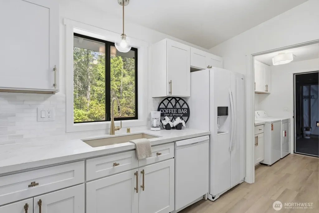 8726 NW Freddies Lane Bremerton WA 98312