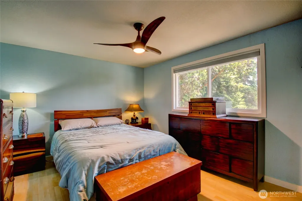 1054 NE Pennington Loop Coupeville WA 98239