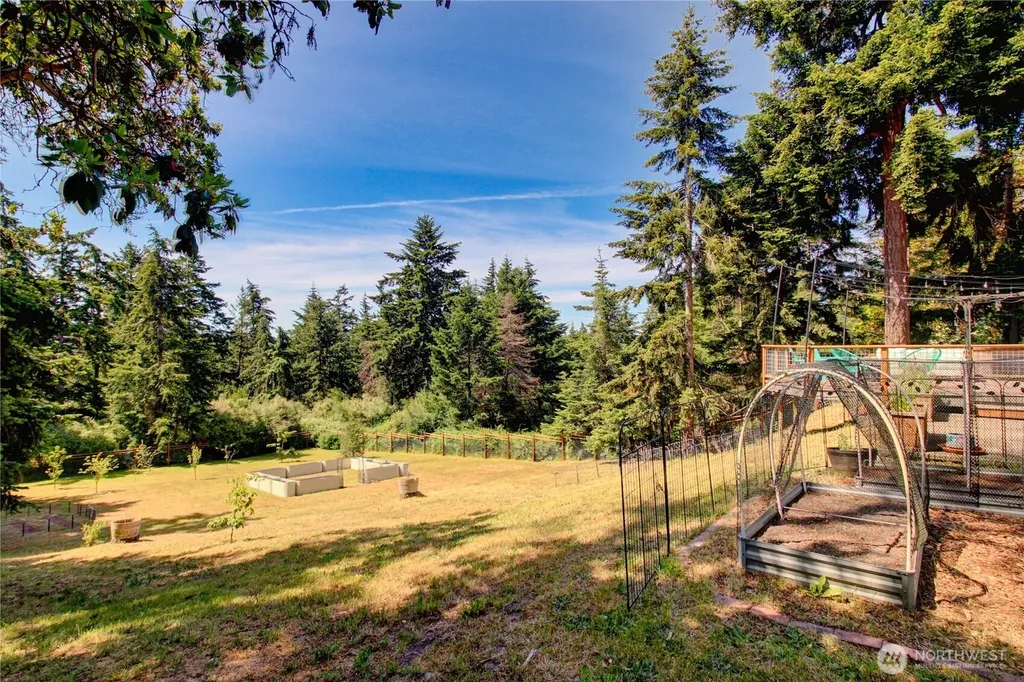 1054 NE Pennington Loop Coupeville WA 98239
