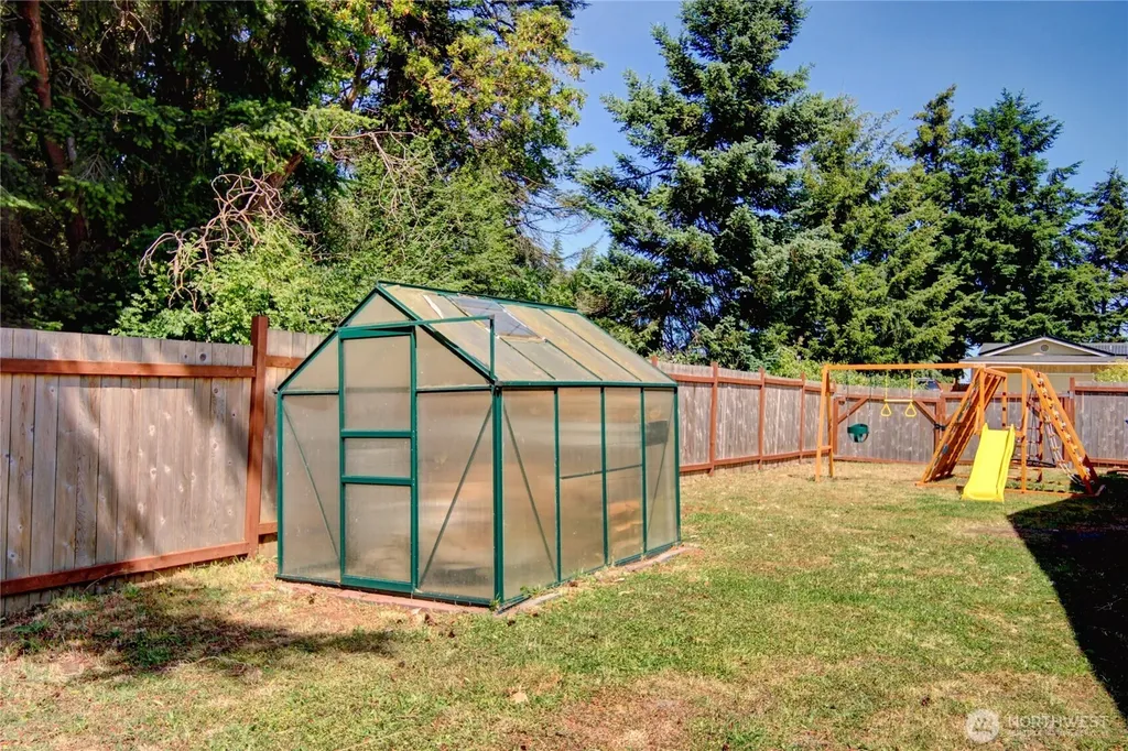1054 NE Pennington Loop Coupeville WA 98239