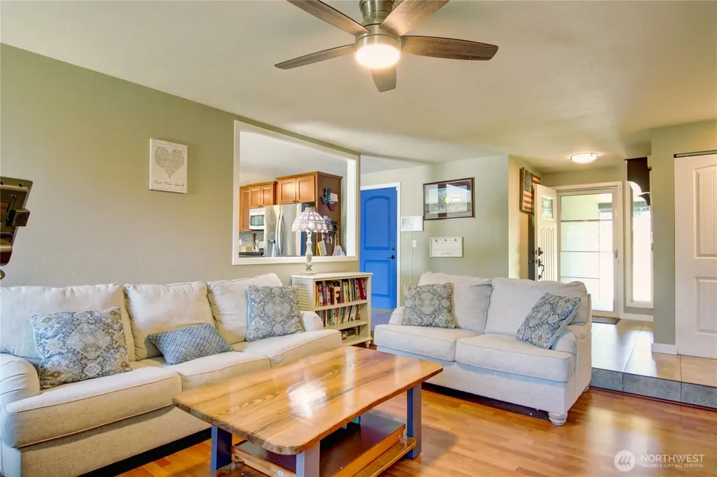 1054 NE Pennington Loop Coupeville WA 98239