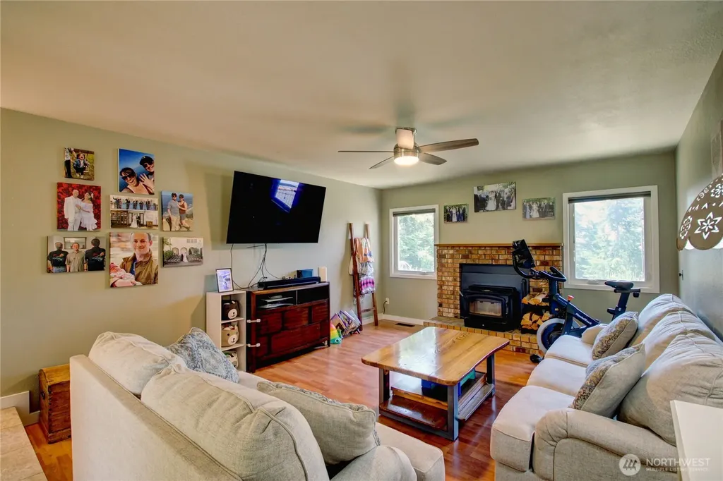 1054 NE Pennington Loop Coupeville WA 98239