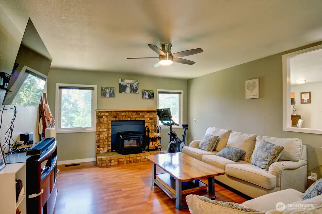 1054 NE Pennington Loop Coupeville WA 98239