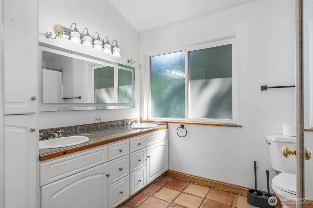 110 E Glacier Crest Road Grapeview WA 98546