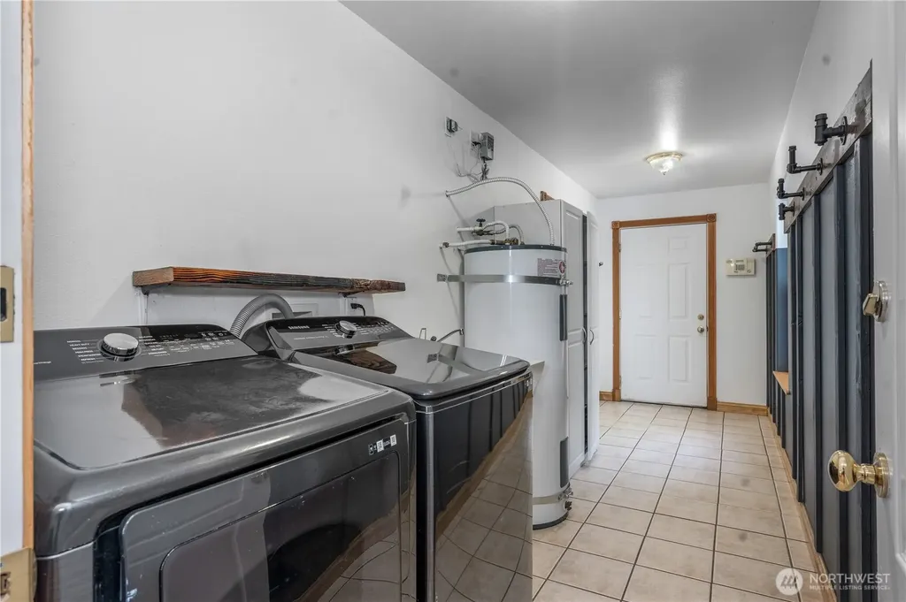 110 E Glacier Crest Road Grapeview WA 98546